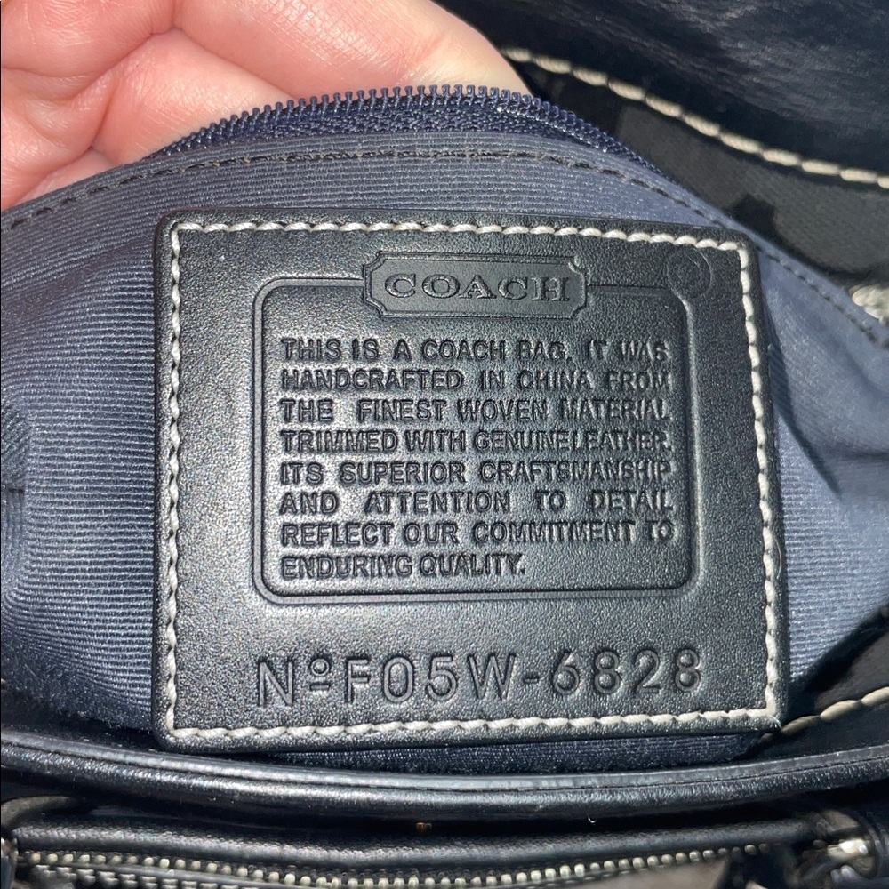 Vintage Coach ‘Hamptons’ Signature Small Satchel - Picture 16 of 16